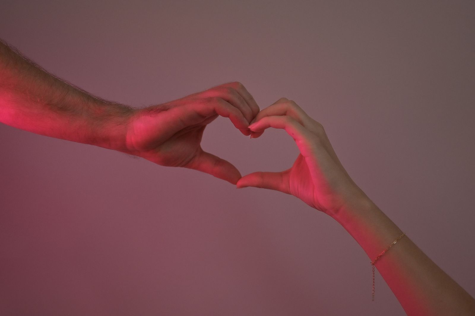Person using a supported hand and thumb during a daily activity