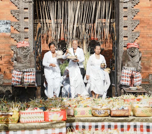 Gratis lagerfoto af asiatiske kvinder, ceremoni, hvide tøj