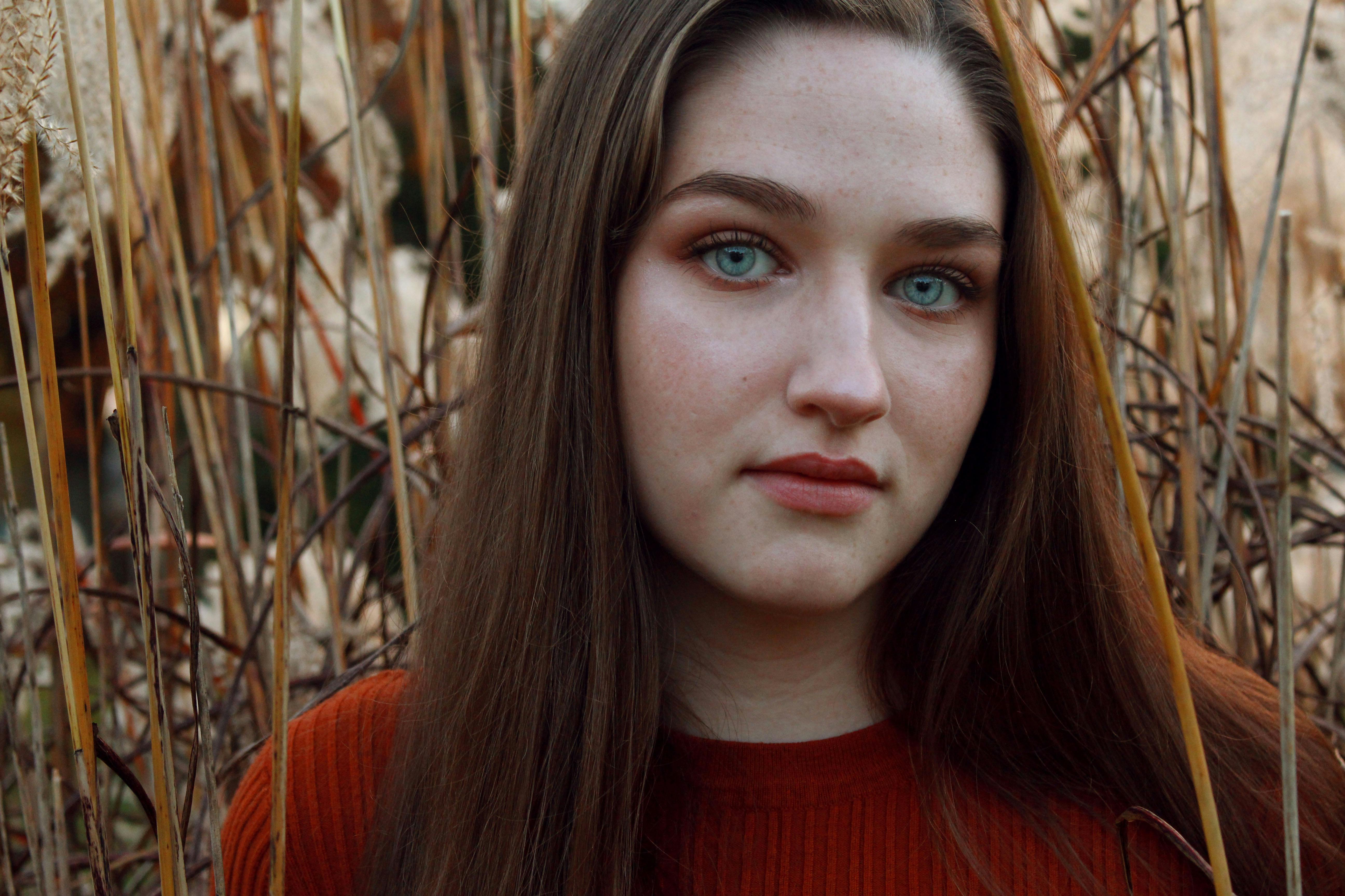 woman wearing red shirt