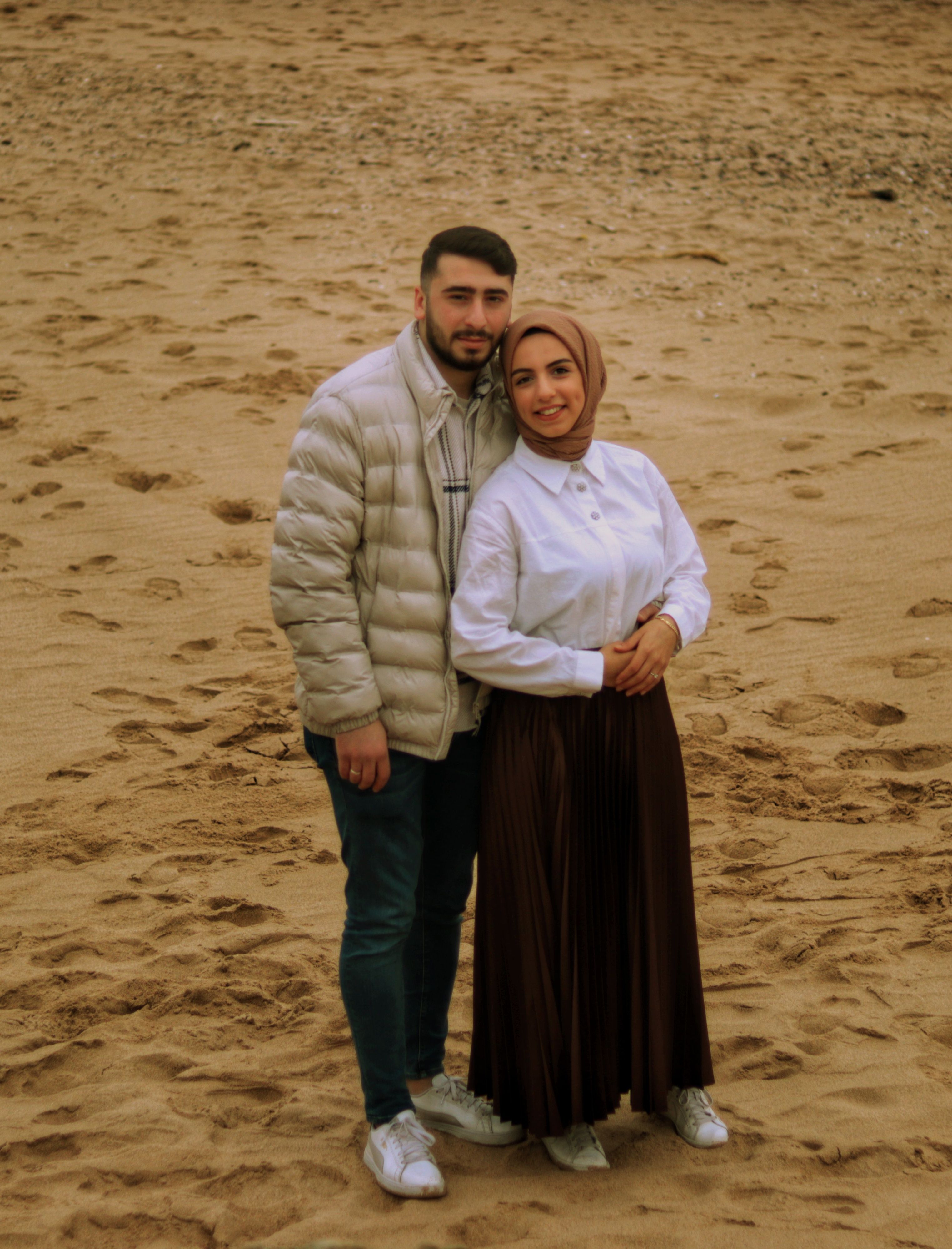 single parent using dating app on smartphone with child in background