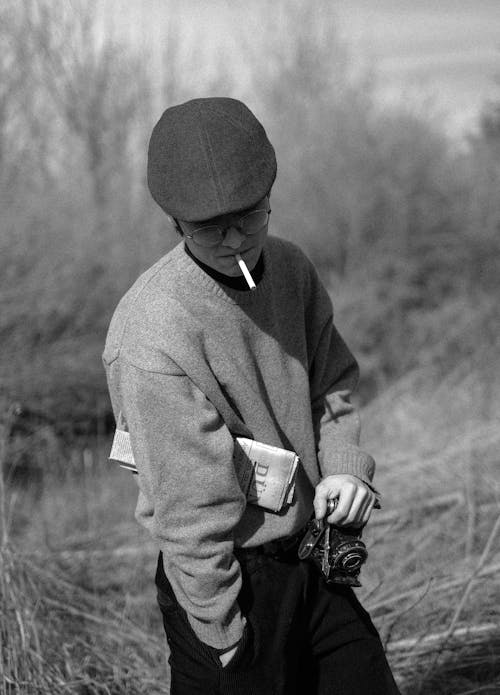 Fotos de stock gratuitas de blanco y negro, cigarrillo, fotografía de moda