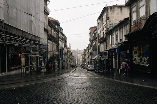 arabalar, binalar, kaldırımlar içeren Ücretsiz stok fotoğraf