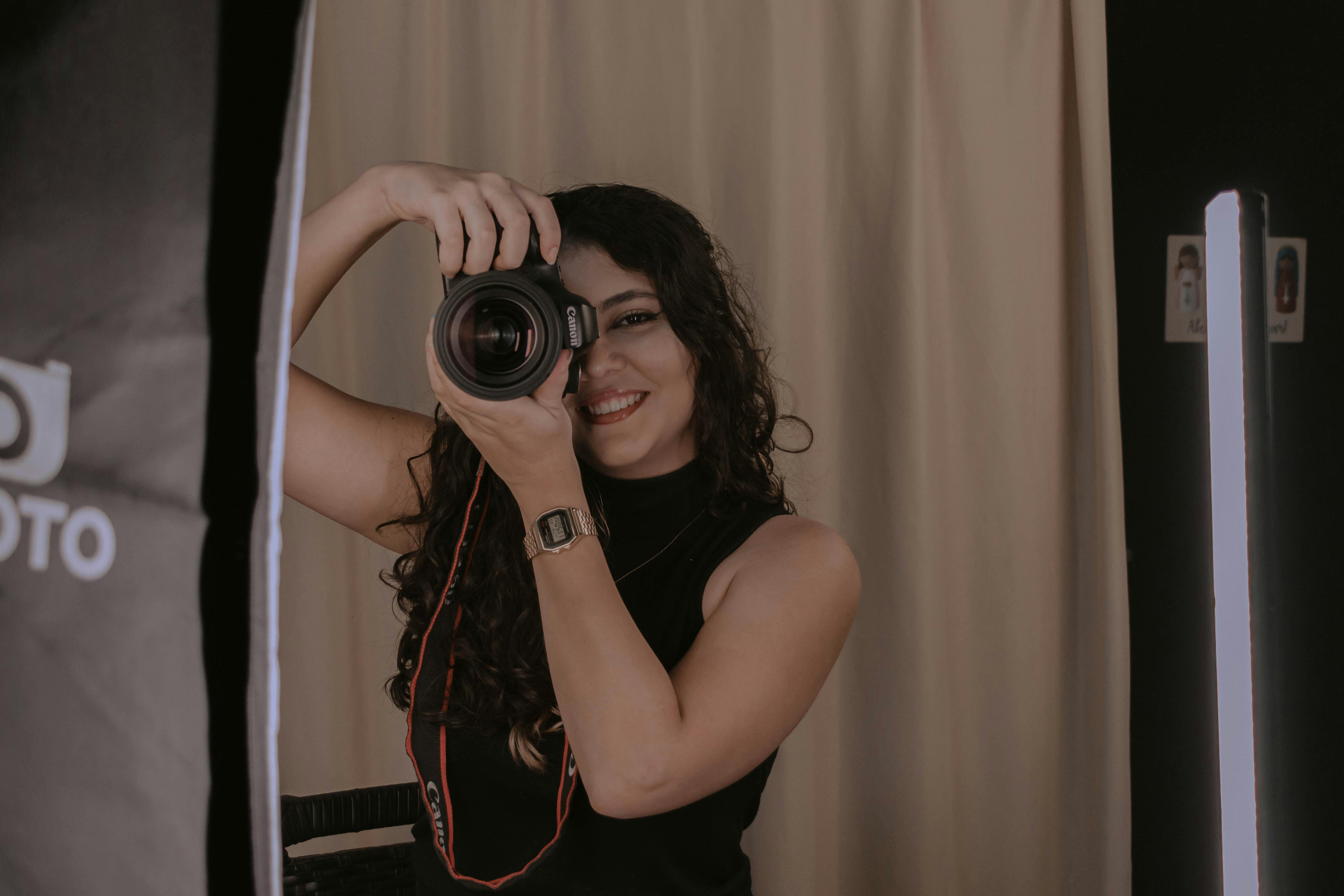 photography creative logo — Photo by Laura Oliveira on Pexels