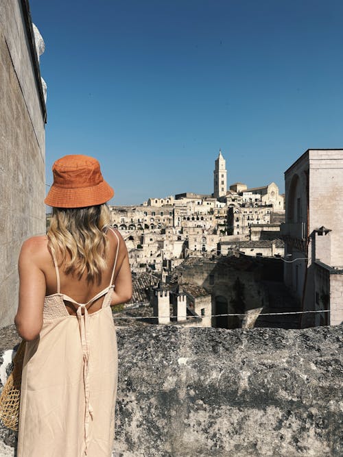 bezplatná Základová fotografie zdarma na téma aan lichtbak toevoegen, blond, klobouk Základová fotografie