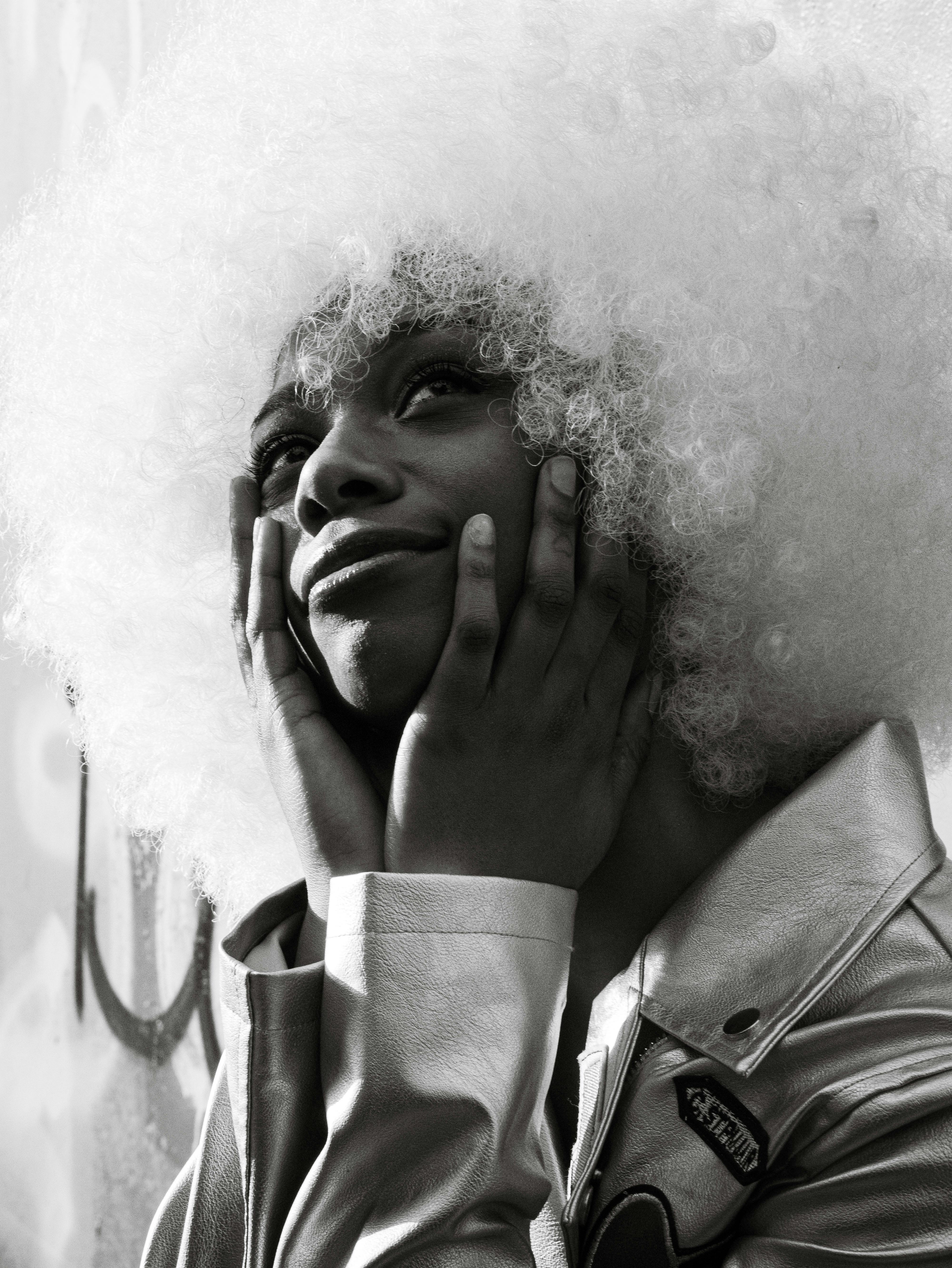 Zadarmo Fotobanka s bezplatnými fotkami na tému „obrázky životného štýlu“, afro účes, afro vlasy Fotka z fotobanky