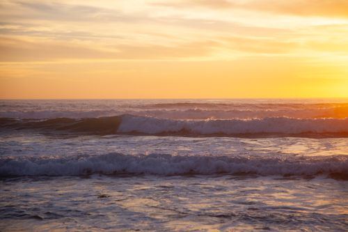 Free Breathtaking sunset over the Pacific Ocean in San Diego, capturing tranquil waves and golden skies. Stock Photo