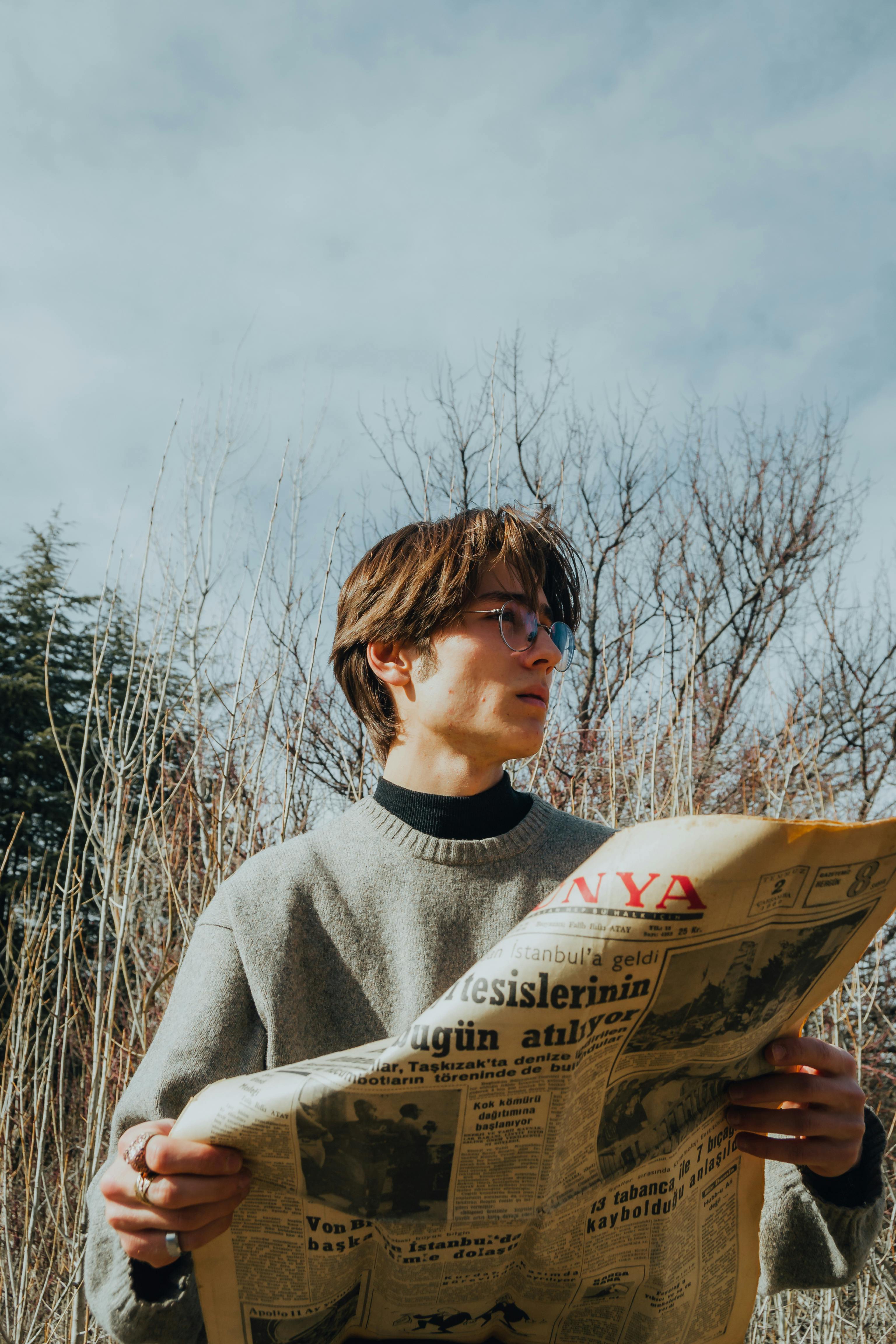Ücretsiz açık hava, açık havada ayakta durmak, adam içeren Ücretsiz stok fotoğraf Stok Fotoğraflar
