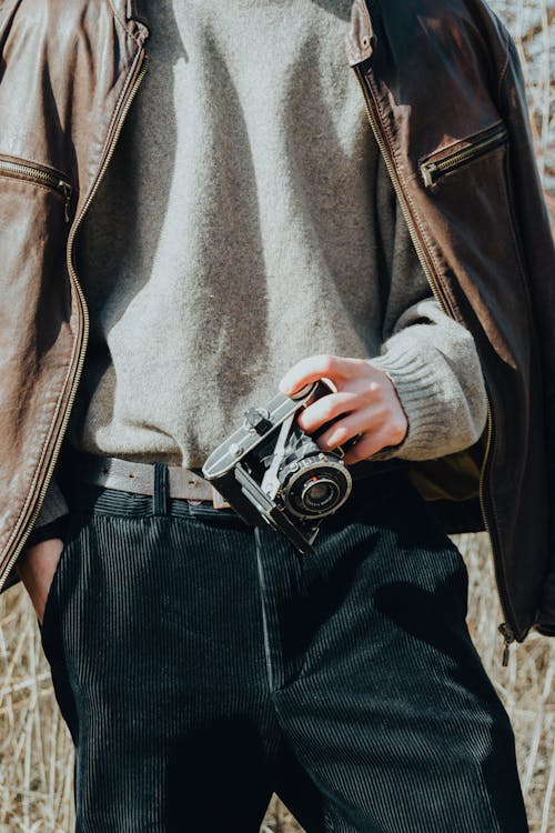 Fotobanka s bezplatnými fotkami na tému analógový fotoaparát. analógová kamera, džínsy, filmová kamera