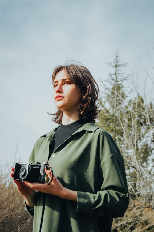 açık hava, ağaçlar, analog kamera içeren Ücretsiz stok fotoğraf