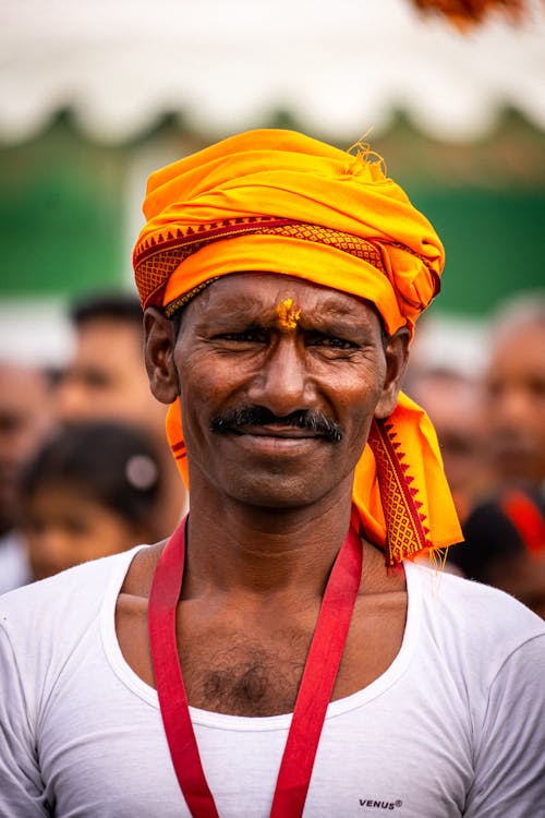 Kostnadsfri bild av gul turban, huvudbonader, indisk man