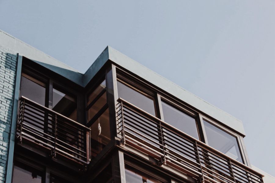 Façade d'un immeuble résidentiel contemporain au Cap
