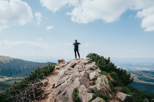 Darmowe zdjęcie z galerii z góra, mężczyzna, na stojąco