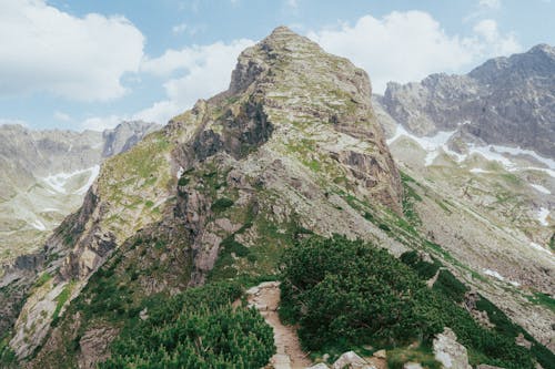 dağ silsilesi, dağlar, doruk içeren Ücretsiz stok fotoğraf