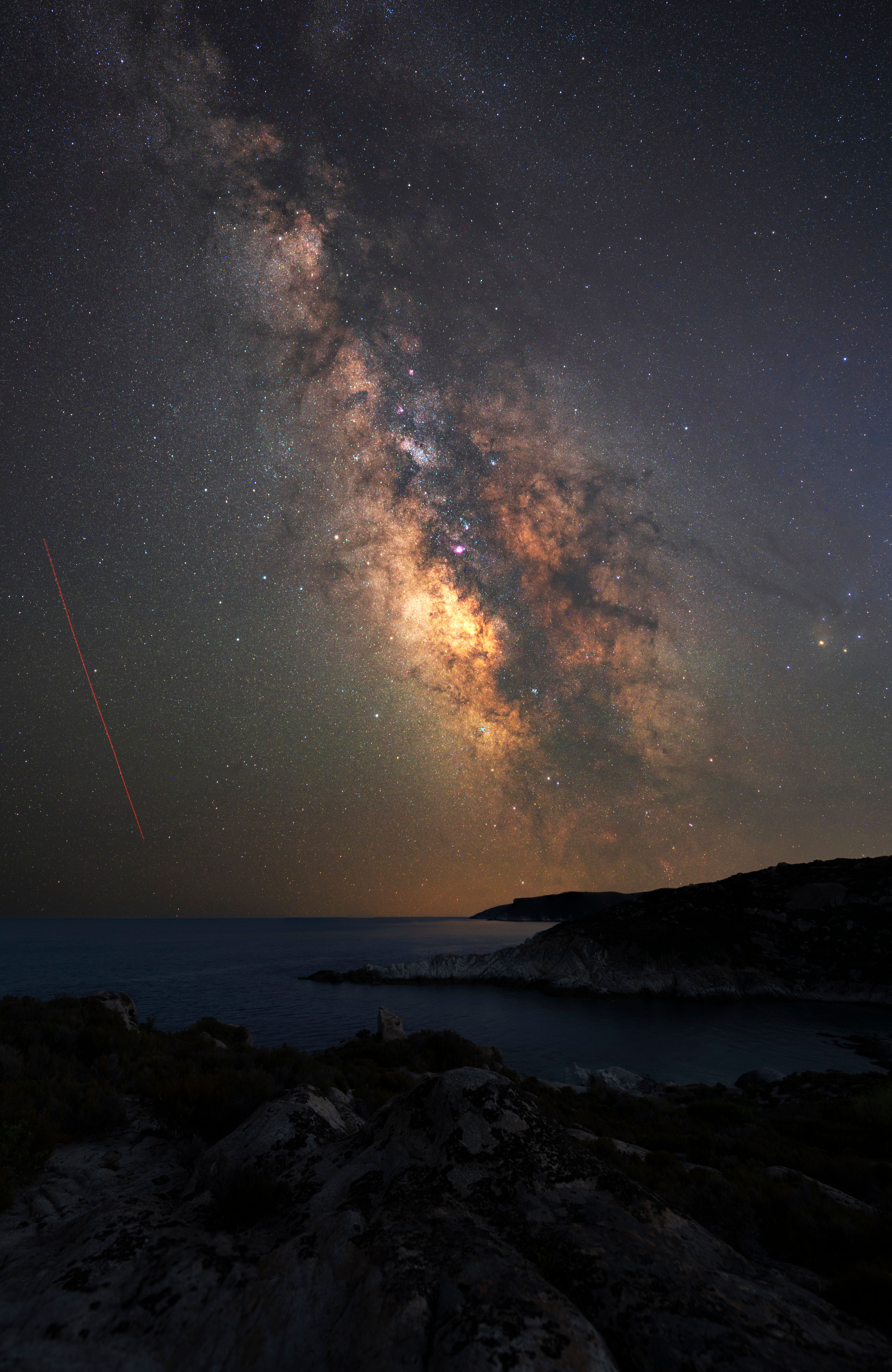 The milky way over the ocean at night · Free Stock Photo