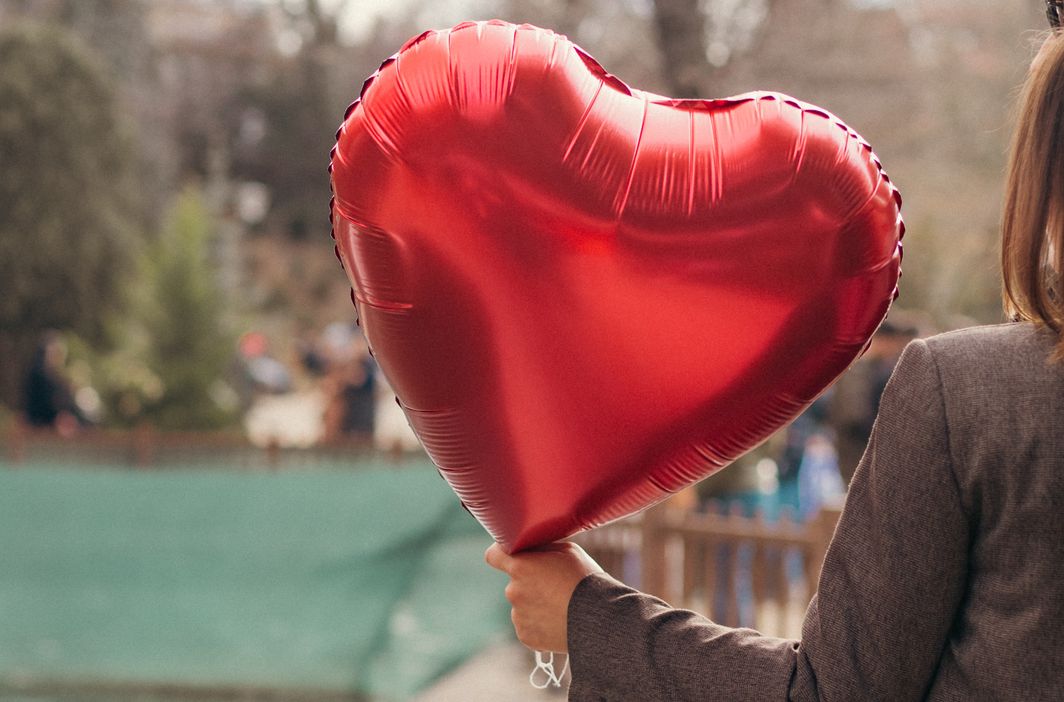 Online dating: starting a conversation on a niche platform