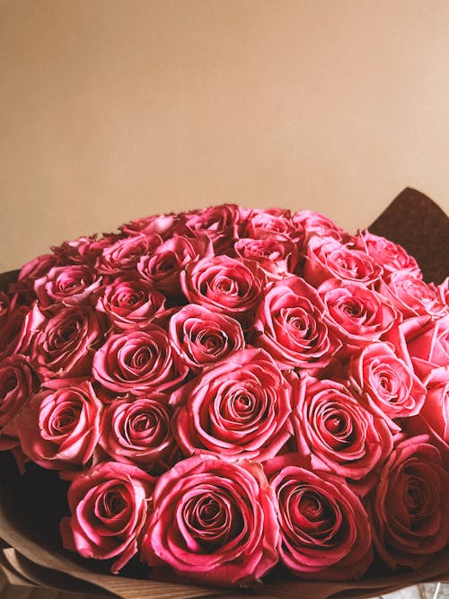 A large bouquet of pink roses is sitting on a table