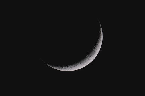 A crescent moon in the dark sky