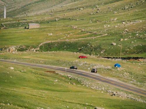 汽車, 無人空拍機, 綠色的山坡 的 免費圖庫相片