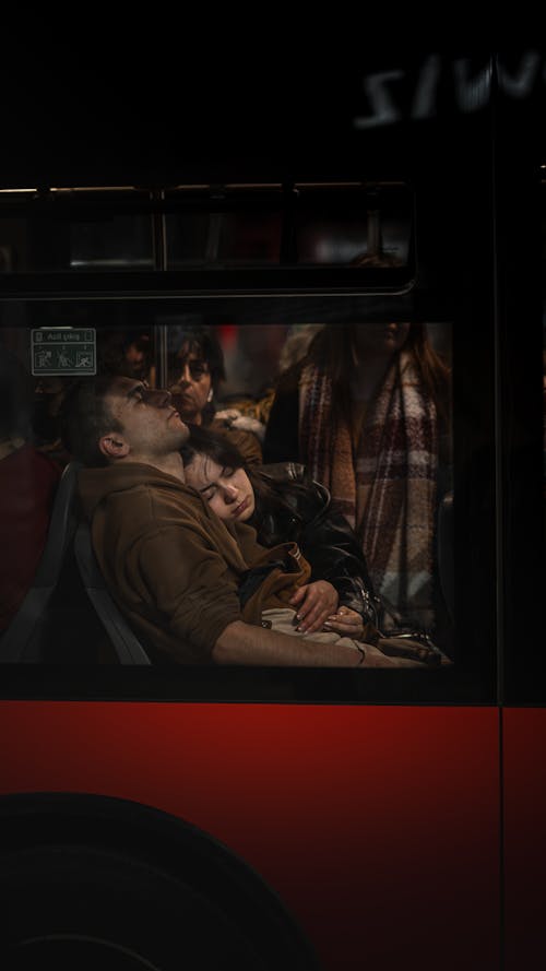 Základová fotografie zdarma na téma autobus, muž, sezení