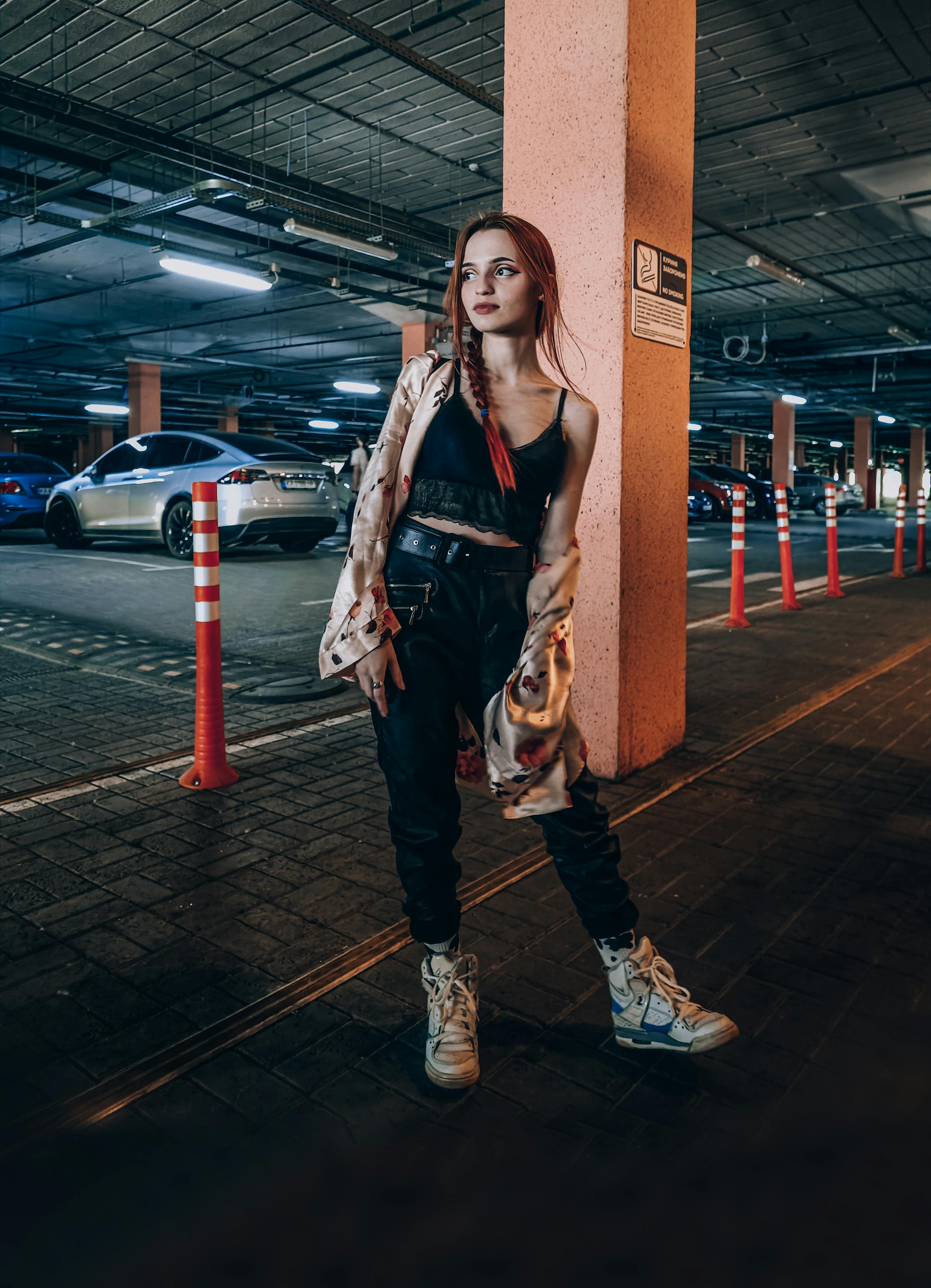 De franc Foto d'estoc gratuïta de ambientació interior, aparcament, arquitectura Foto d'estoc