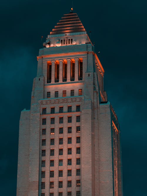 Kostenloses Stock Foto zu beleuchtet, lokale sehenswürdigkeiten, moderne architektur