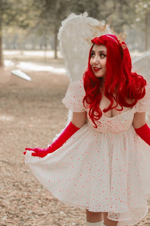 Kostnadsfri bild av ängel, cosplay, färgat rött hår