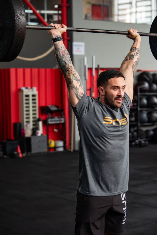 Free A man lifting a barbell in a gym Stock Photo