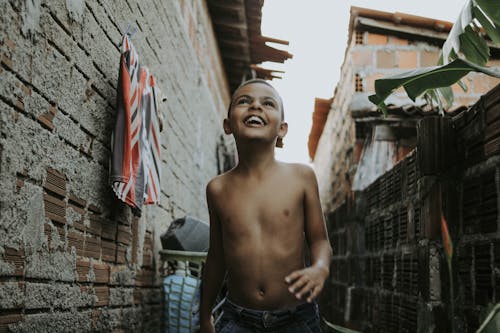 Foto stok gratis anak laki-laki Afrika, bertelanjang dada, Desa