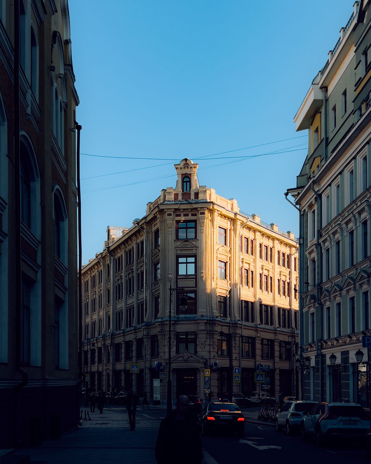 Building In Shadow Street and Buildings in Shadow in City · Free Stock Photo