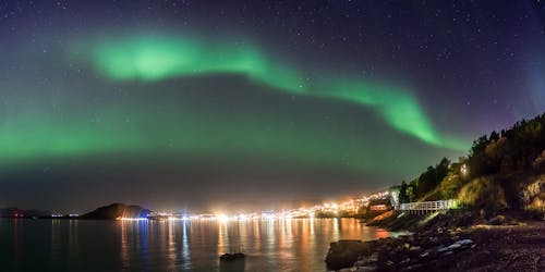 Fotos de stock gratuitas de ártico, Aurora boreal, camino a lo largo del mar