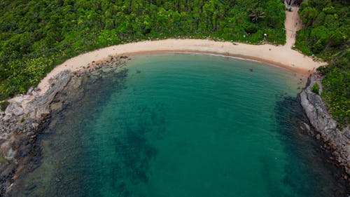 Foto profissional grátis de água azul-turquesa, angra, areia