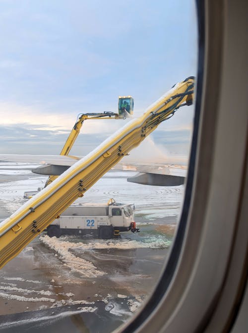 Foto d'estoc gratuïta de avió, neu pesada