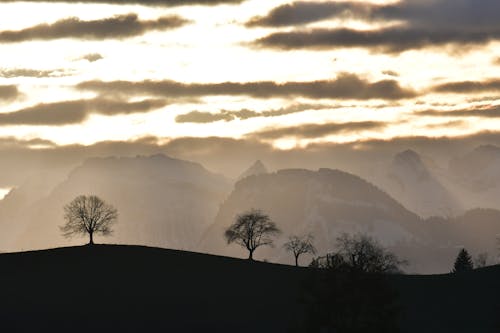 Immagine gratuita di catena montuosa, luce del sole, montagne