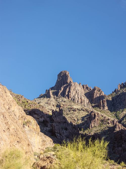 Free Scenic view of Superstition Mountains under a clear blue sky, perfect for travel and nature enthusiasts. Stock Photo
