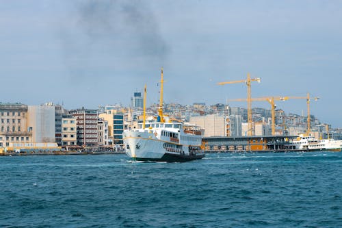 Бесплатное стоковое фото с водный транспорт, голубое небо, горизонт