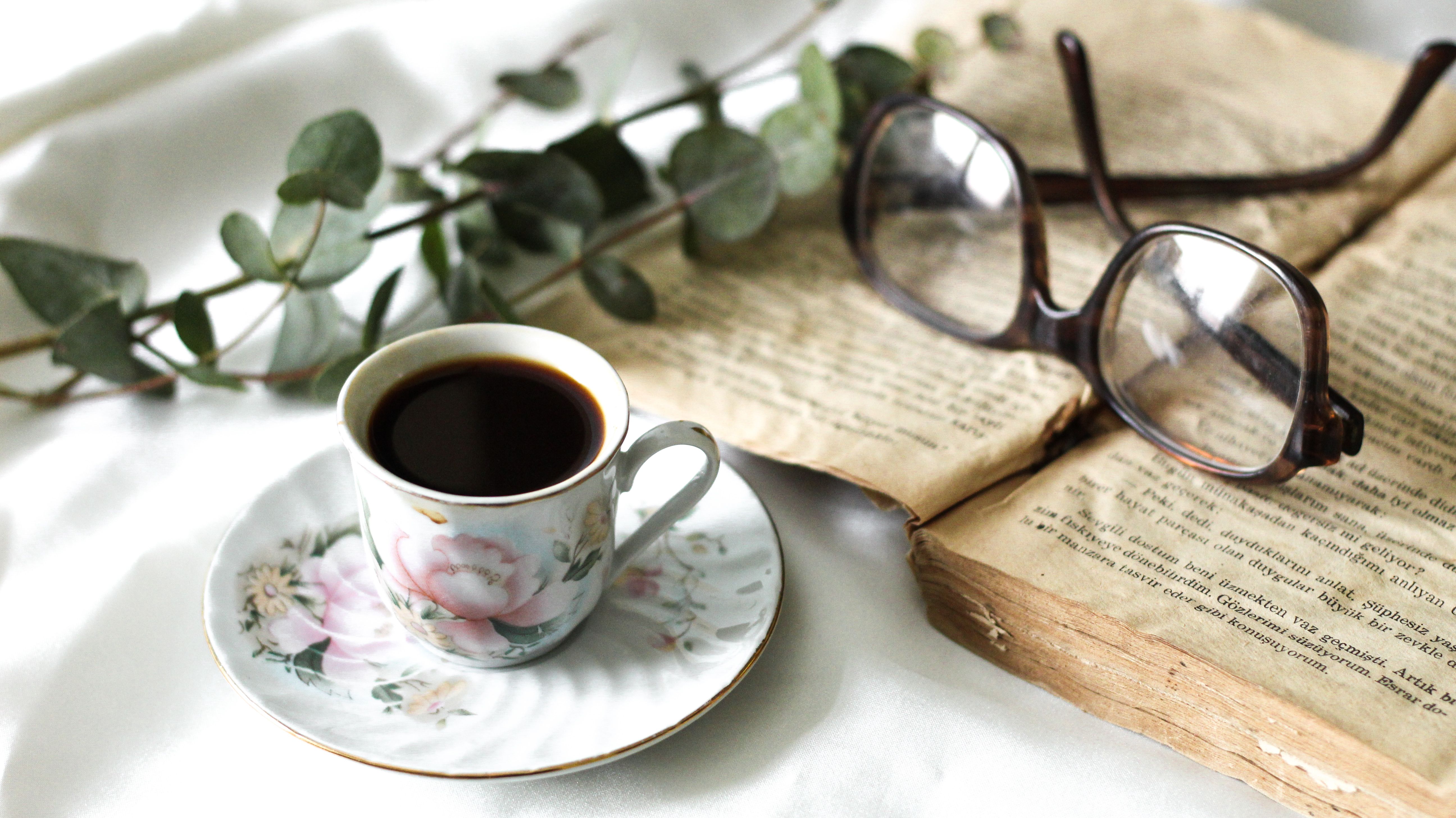 Oncologist Highlights Black Coffee's Health Benefits from Brain to Longevity