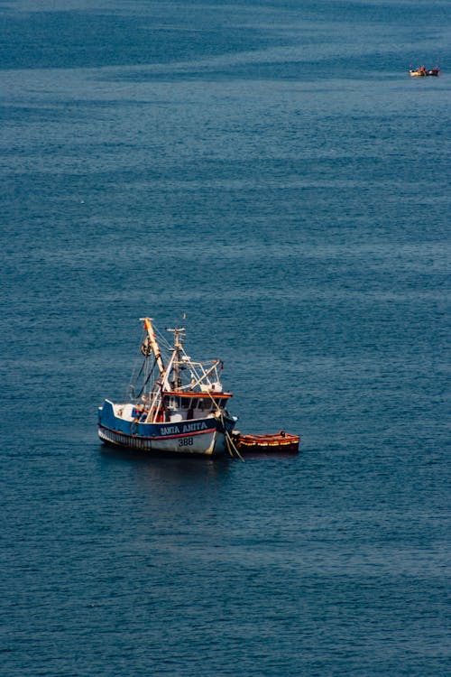 Darmowe zdjęcie z galerii z kuter rybacki, łódź, morze