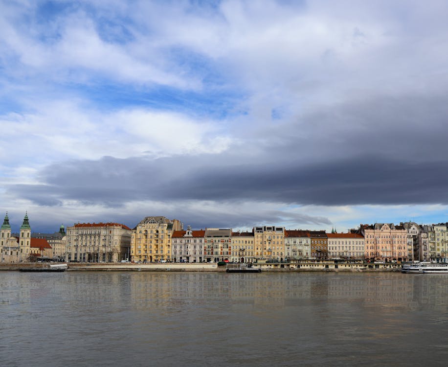 Δωρεάν στοκ φωτογραφιών με Βουδαπέστη, γκρίζος ουρανός, Δούναβης