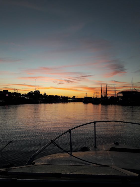 Photos gratuites de bateaux, citadin, coucher de soleil