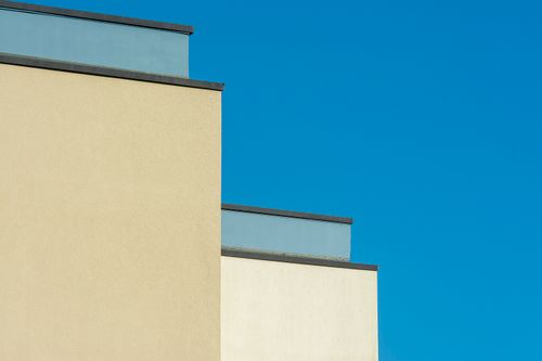 Free A minimalist view of a modern building facade against a clear blue sky, highlighting urban design. Stock Photo