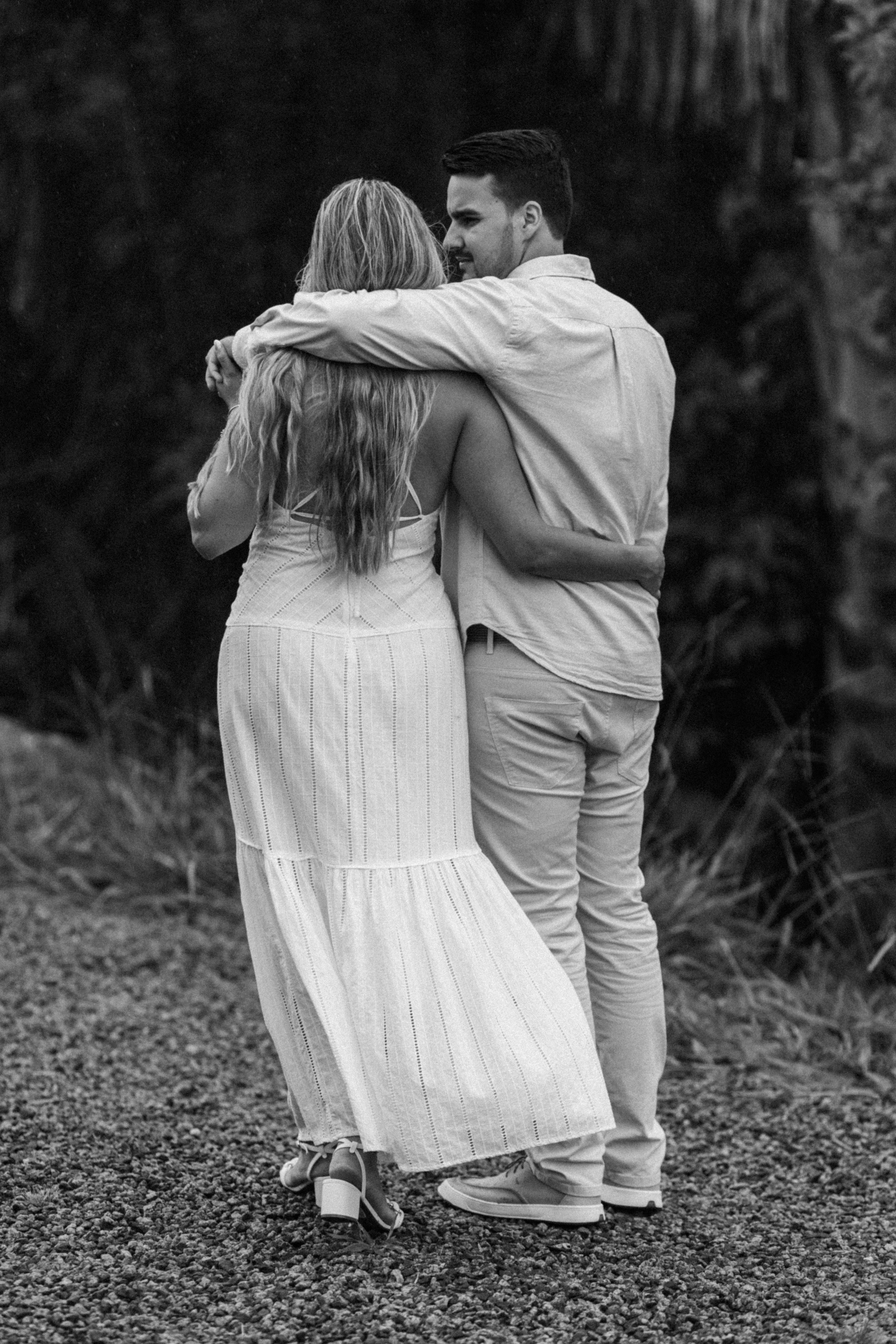 A black and white photo of a couple hugging · Free Stock Photo