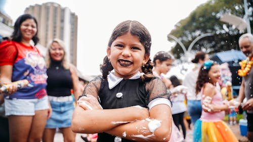 Foto profissional grátis de alegre, batom, criança