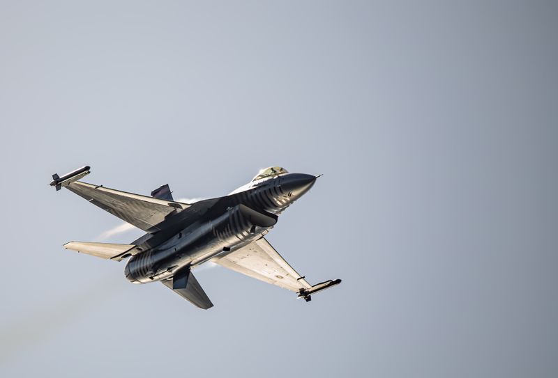 Borbeni zrakoplov F-16 u letu