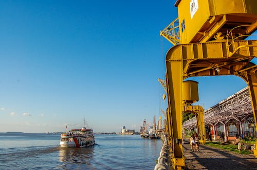 Schip Door De Haven