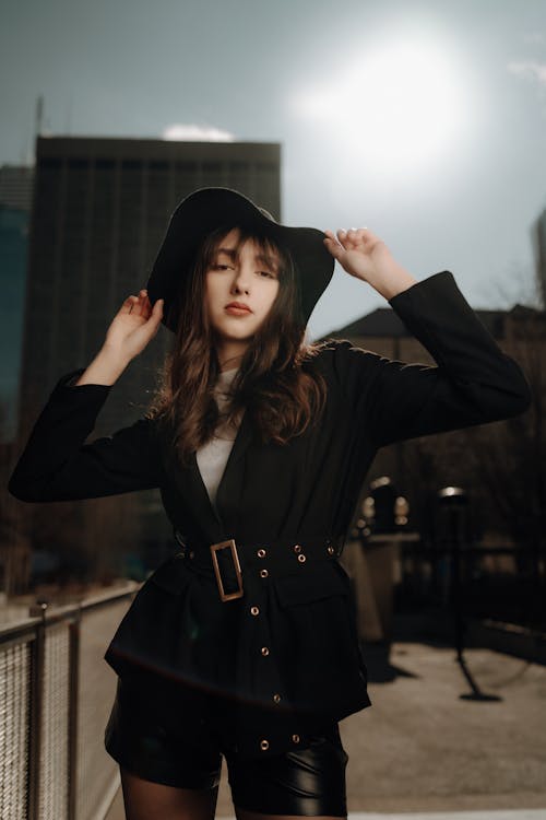 Fotos de stock gratuitas de bonita, chaqueta negra, ciudad