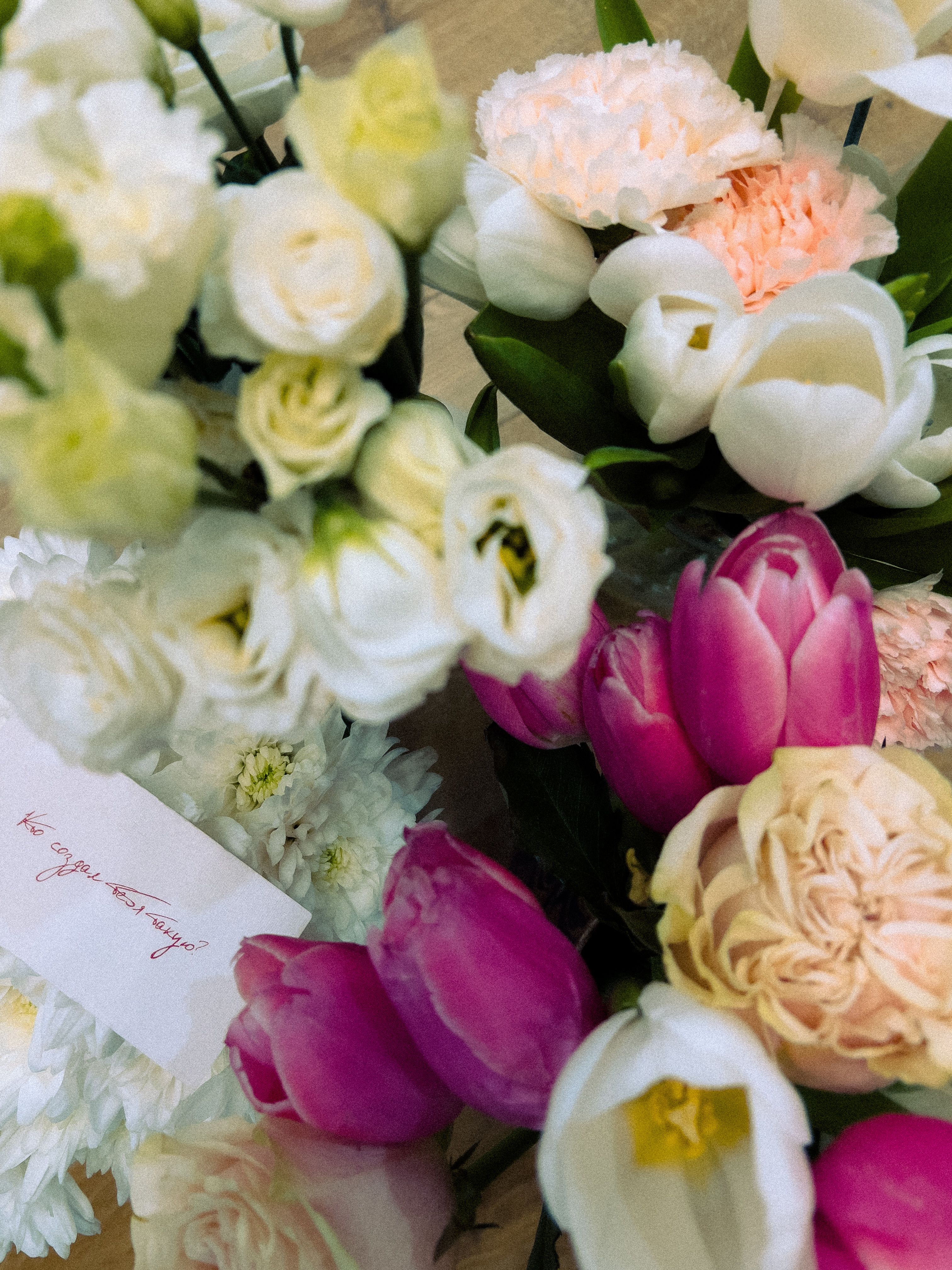 [ColoSach]-close-up-of-a-vibrant-bouquet-with-tulips-and-roses,-perfect-for-floral-themes.