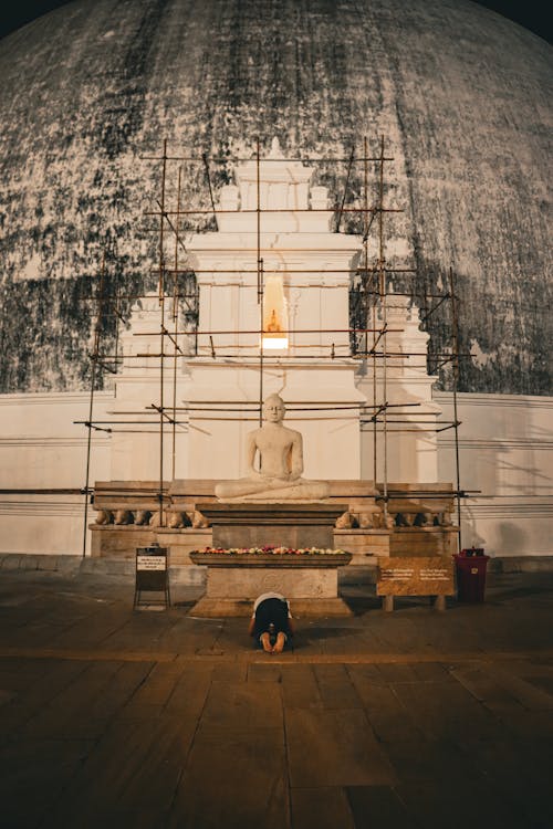 Darmowe zdjęcie z galerii z buddyjski, buddyzm, pionowy strzał