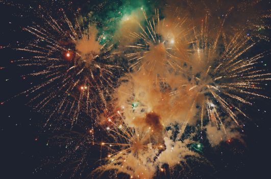 A stunning display of vibrant fireworks lighting up the night sky, perfect for celebrations., free online jigsaw puzzle on JigsawPuzzlesFreeOnline.org