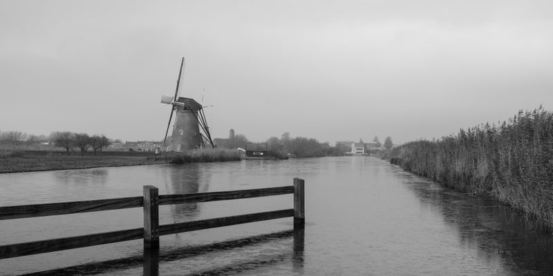 El río y los molinos de Kinderdijk
