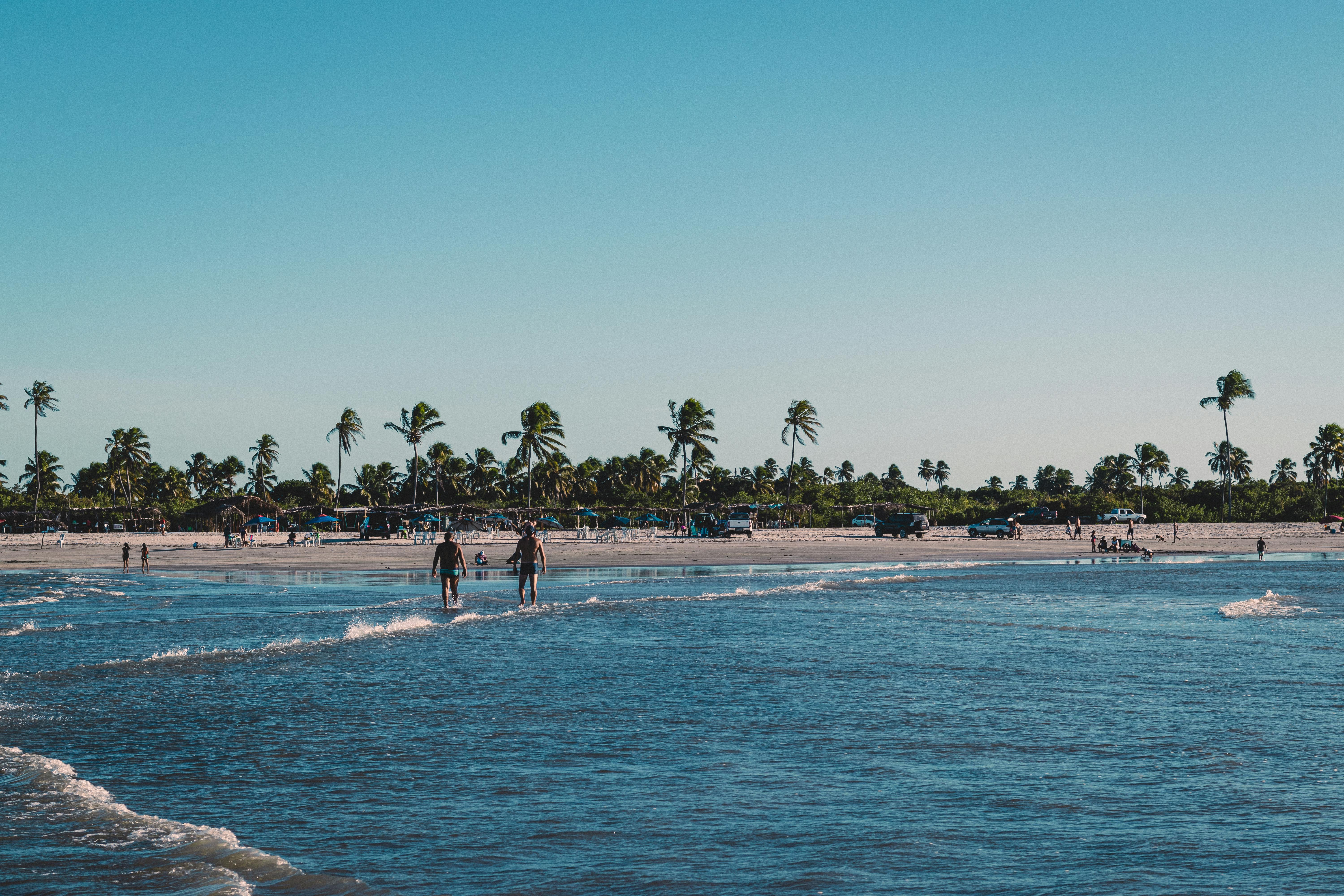 Finding the Right ⁣Dress for a Tropical Beach Hen ⁣Party